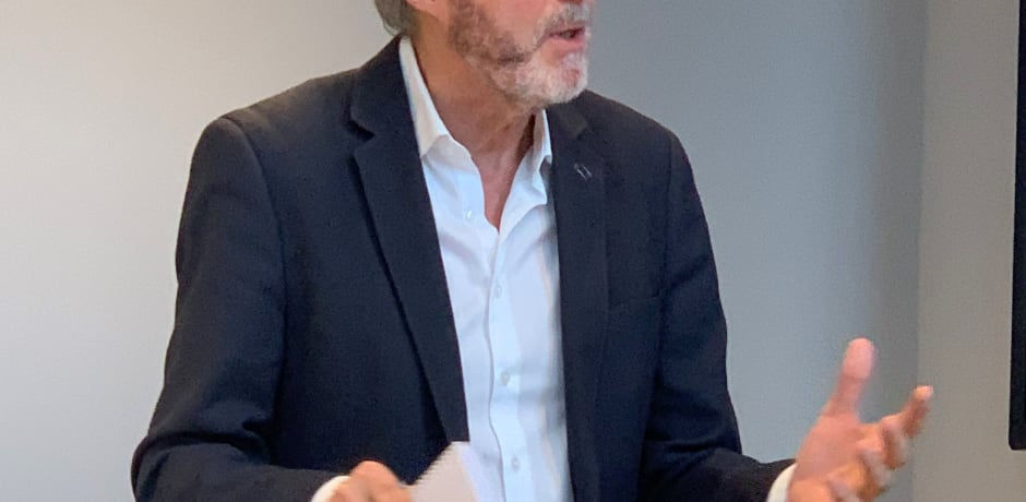 René Smits tijdens een college